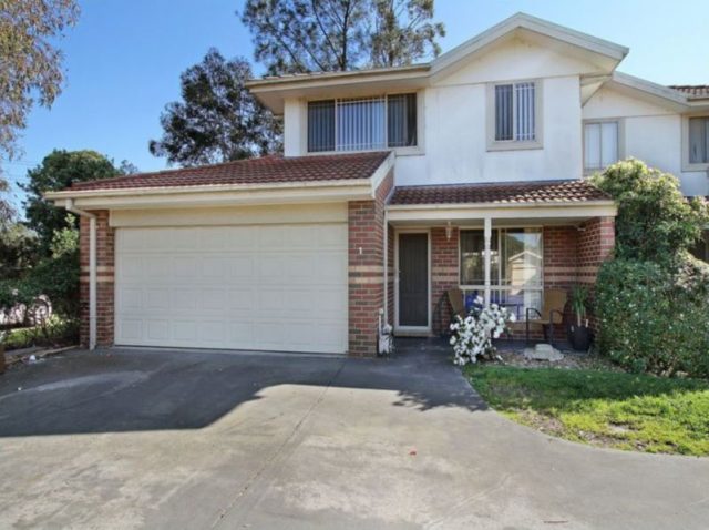 Spacious townhouse in quiet and secure complex! Location Photo
