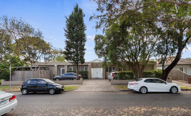 Rooming House Freehold Investment Location Photo