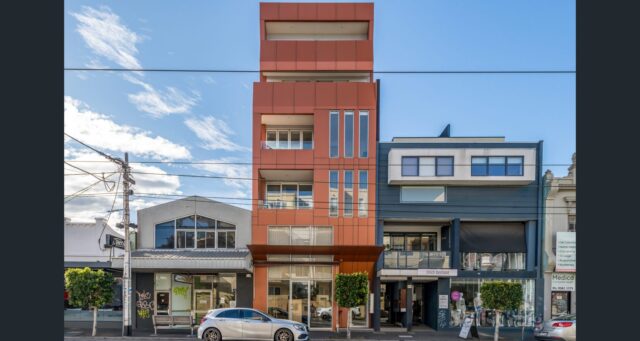 120a4242 Penthouse Living on Lygon Location Photo