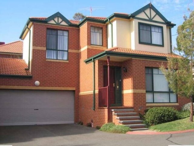 86e5cbdf UNDER APPLICATION – Fantastic Location & Low Maintenance Living Location Photo