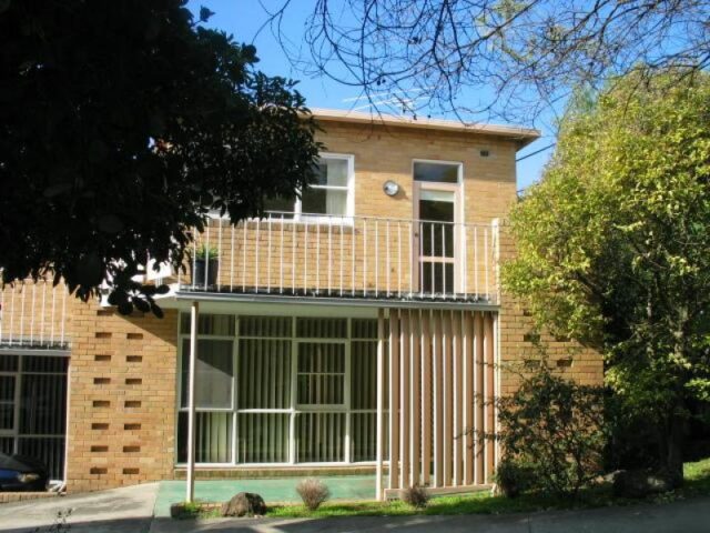 MAIN.1541989074 WALK TO SHOPS, STATION AND AUSTIN/MERCY HOSPITALS. Location Photo