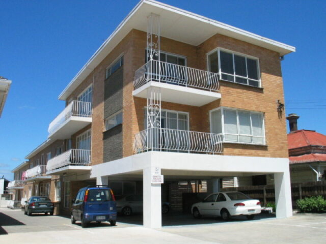 MAIN.1541990150 UNDER APPLICATION -WHAT A POSITION!!! ….. ONLY 100M TO LYGON ST TRAMLINE AND SHOPS Location Photo