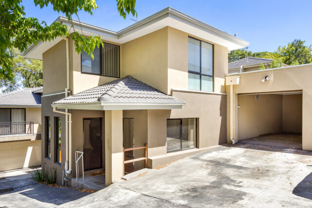 b49f4e2b UNDER APPLICATION -BEAUTIFUL 3 BEDROOM TOWNHOUSE IDEAL LOCATION Location Photo
