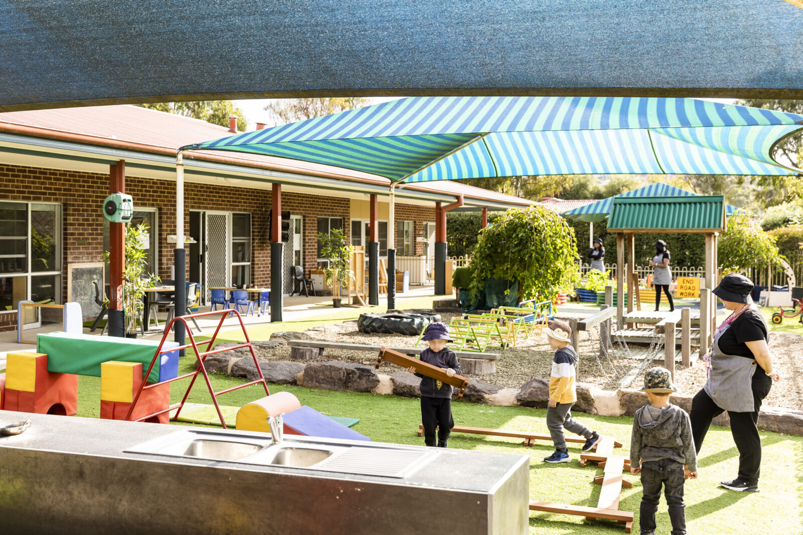 O-Shannessy-61-BLURRED O-Shannessy-61-BLURRED