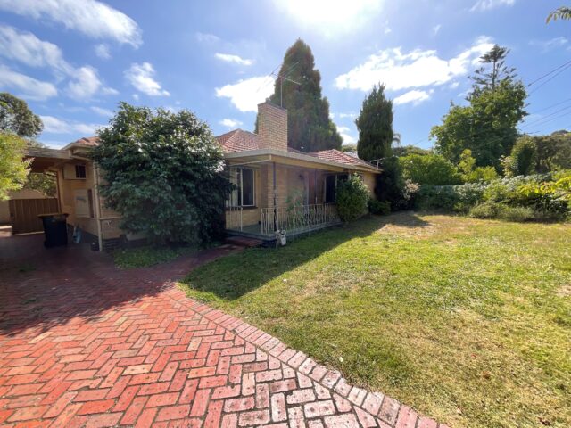 2c21c0df UNDER APPLICATION – 3 Bedroom Family Home – Spacious Back Garden Location Photo