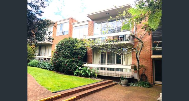 38f5dfe6 Stylish 2-Bedroom Apartment in the Heart of Toorak Location Photo