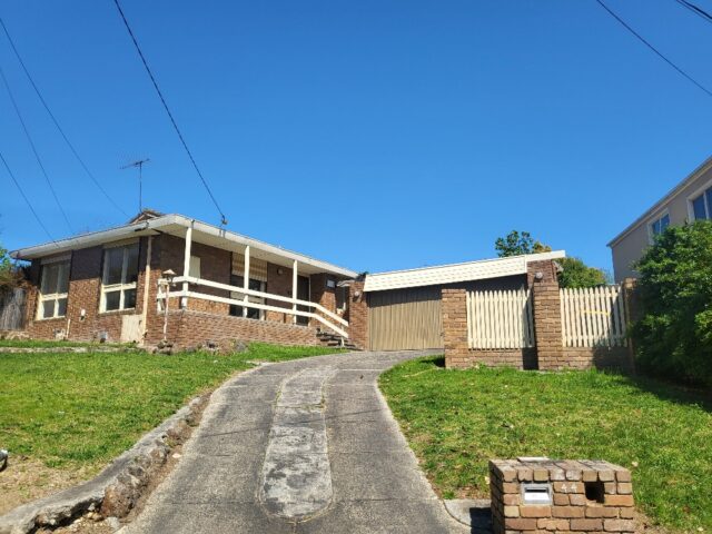 ca991947 Elevated Family Home with Stunning Views in Doncaster East Location Photo